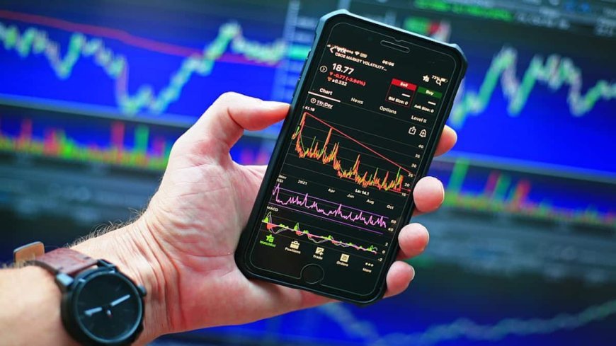 How to Analyze Stock Performance Using a Trading App