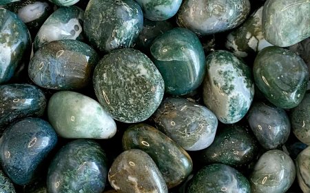 Best 5 Crystals to Pair with Moss Agate for Manifestation