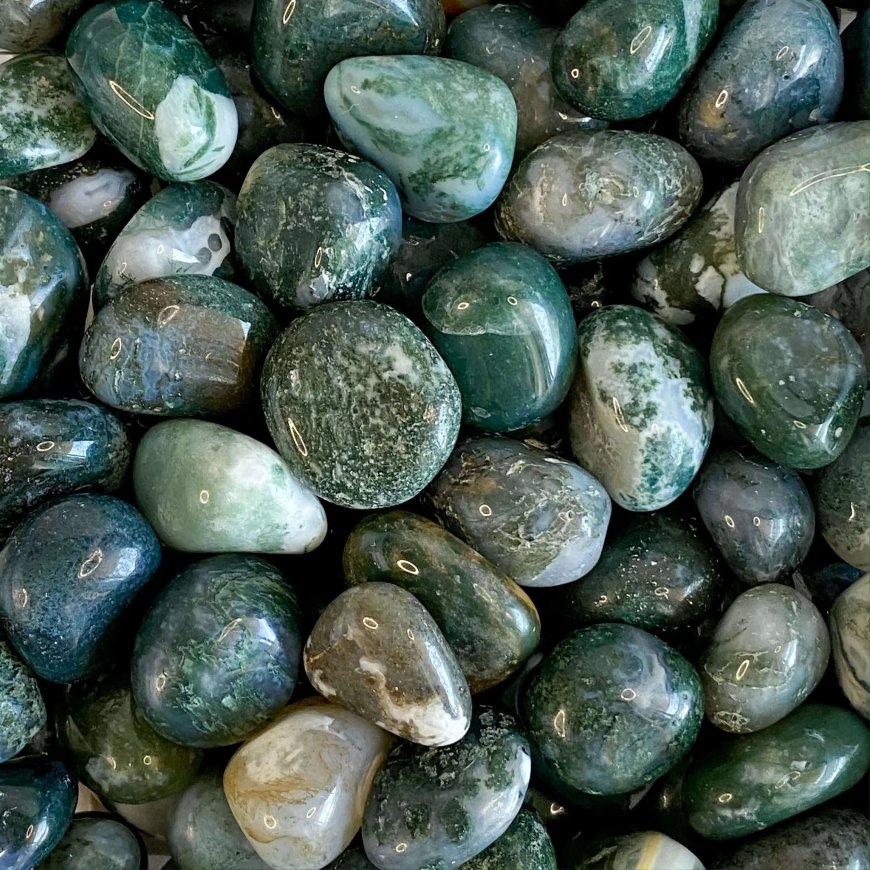 Best 5 Crystals to Pair with Moss Agate for Manifestation