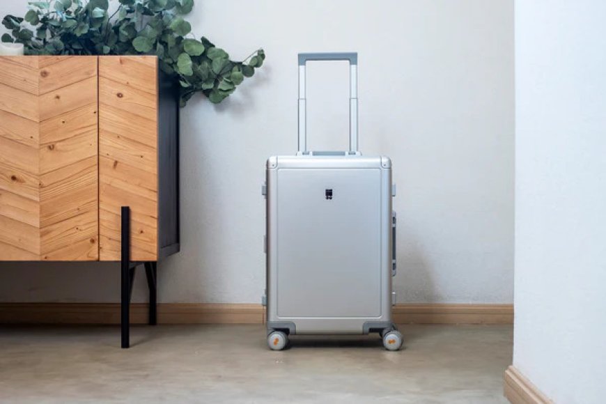 Packing Cubes vs Rolling: What Actually Saves More Space?