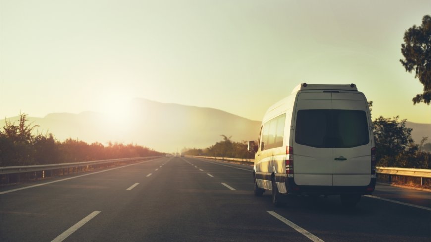 16 Seater Minibus London – Your Ideal Group Travel Solution