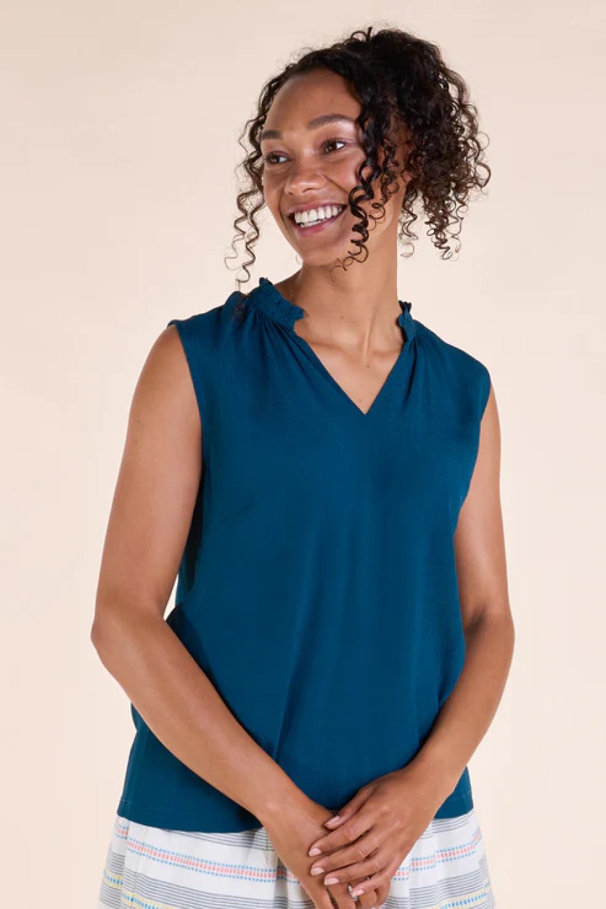 The Effortless Elegance of the Organic Cotton Poplin Easy Dress