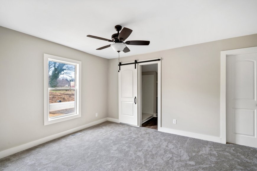 How Market Trends Impact When to Sell a House